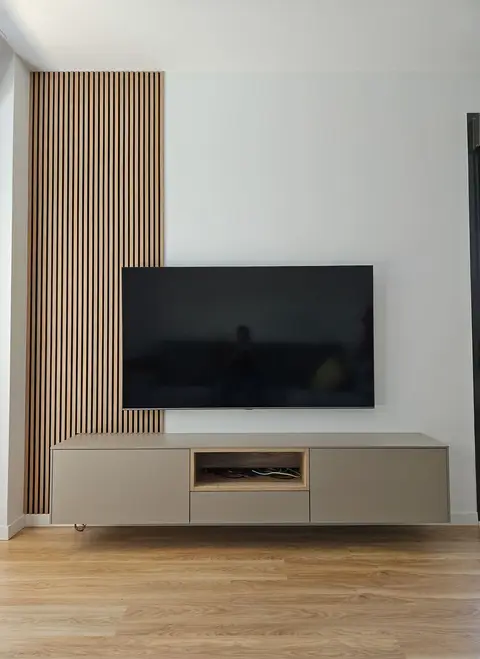 Mueble de salón con módulo de TV a medida en madera