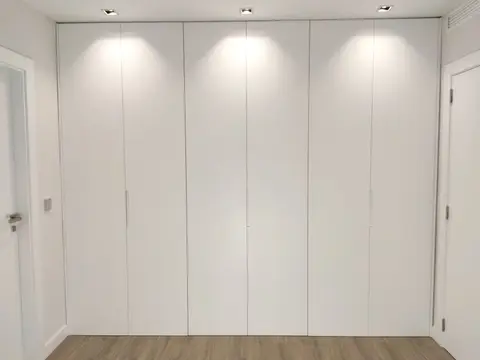 Armario empotrado a medida lacado en blanco