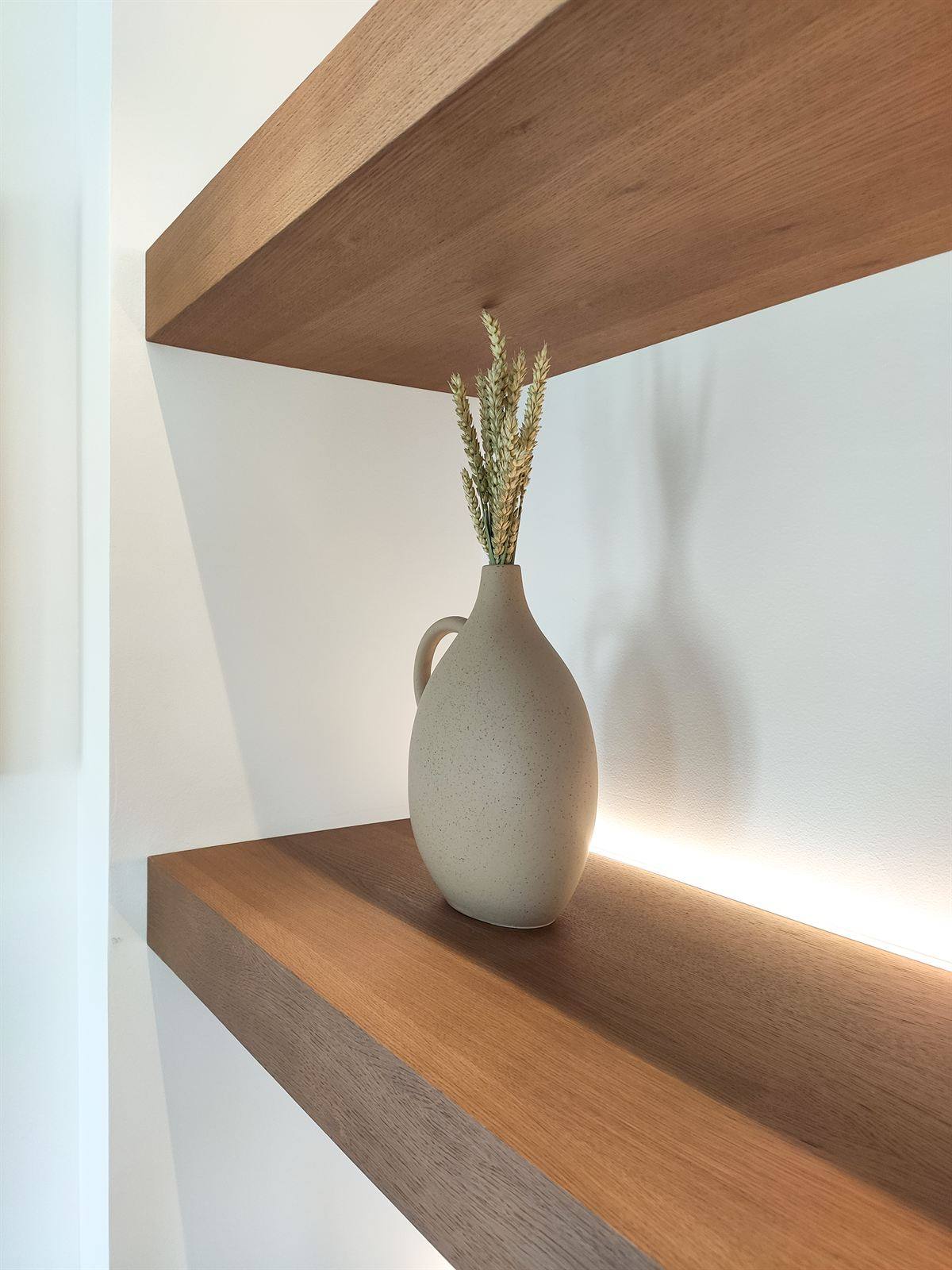Estantes de madera a medida