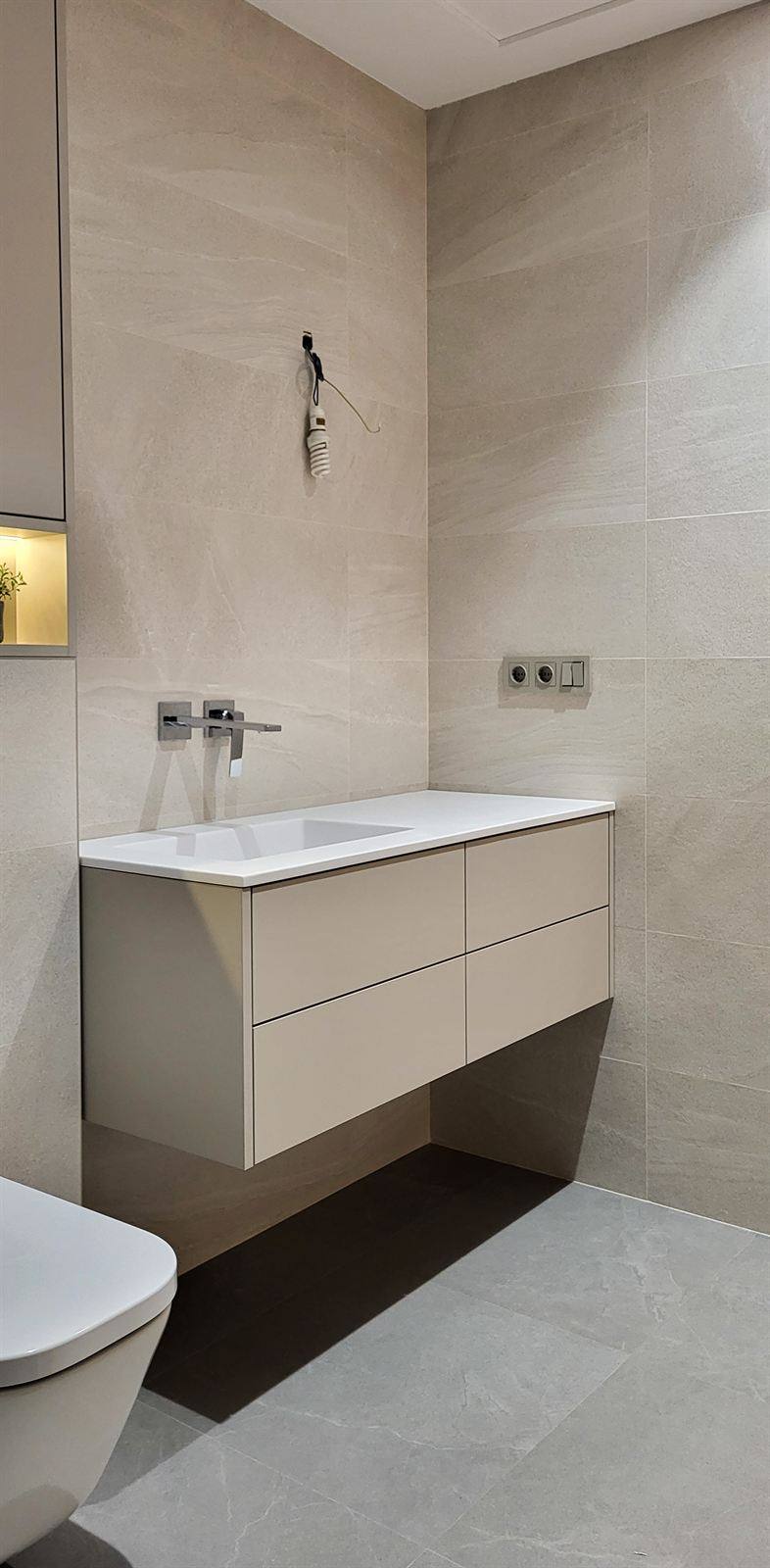 Mueble de baño de madera a medida